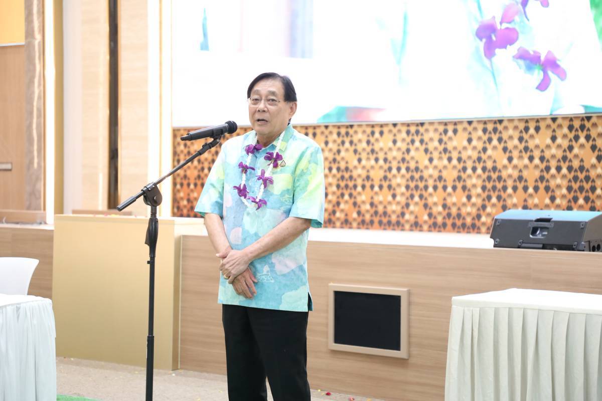 สำนักงานคณะกรรมการนโยบายรัฐวิสาหกิจ เข้าร่วมพิธีสรงน้ำพระพุทธรูป และพิธีรดน้ำขอพรคณะผู้บริหารระดับสูง และอดีตผู้บริหารระดับสูงของกระทรวงการคลัง
