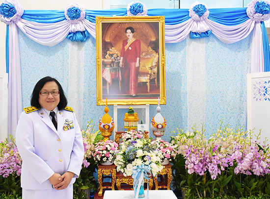 สคร. ร่วมถวายแจกันดอกไม้และลงนามถวายพระพรสมเด็จพระนางเจ้าสิริกิติ์ พระบรมราชินีนาถ พระบรมราชชนนีพันปีหลวง