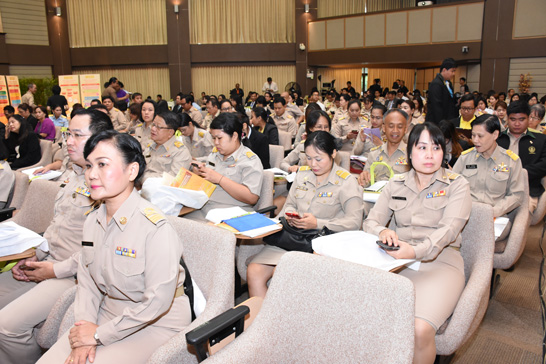 ตัวแทนหน่วยงานราชการที่เข้าร่วมพิธีรับมอบโล่ประกาศเกียรติคุณ