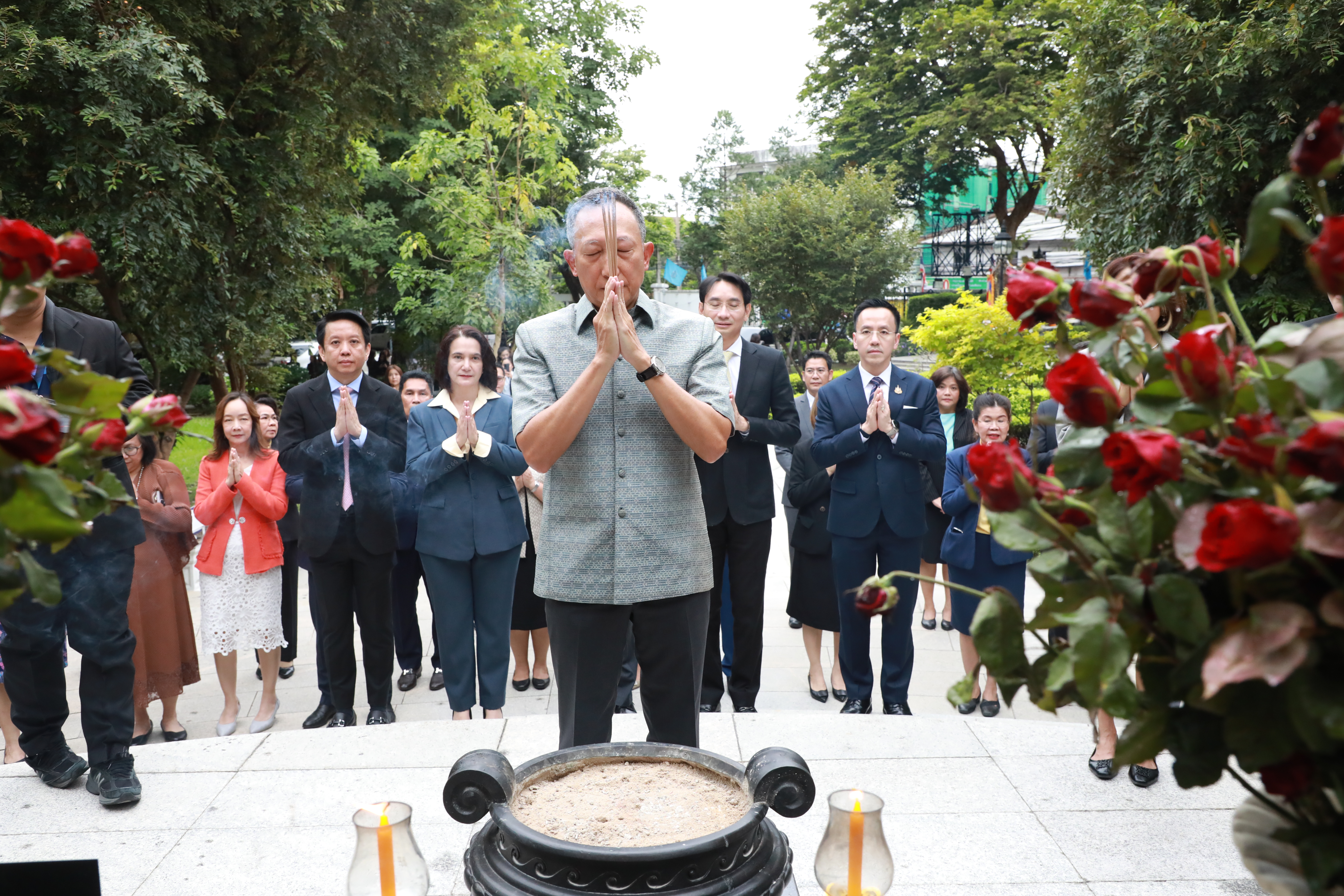 สำนักงานคณะกรรมการนโยบายรัฐวิสาหกิจ ร่วมพิธีสักการะสิ่งศักดิ์สิทธิ์ประจำกระทรวงการคลัง และร่วมแสดงความยินดีกับ นายวรภัค ธันยาวงษ์ เนื่องในโอกาสเข้ารับตำแหน่งรัฐมนตรีช่วยว่าการกระทรวงการคลัง
