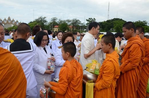 สคร. ร่วมพิธีทำบุญตักบาตรถวายพระราชกุศล และถวายพระพรชัยมงคลฯ