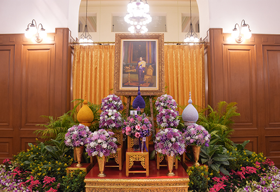 สคร. ร่วมถวายแจกันดอกไม้และลงนามถวายพระพรสมเด็จพระกนิษฐาธิราชเจ้า กรมสมเด็จพระเทพรัตนราชสุดาฯ สยามบรมราชกุมาร