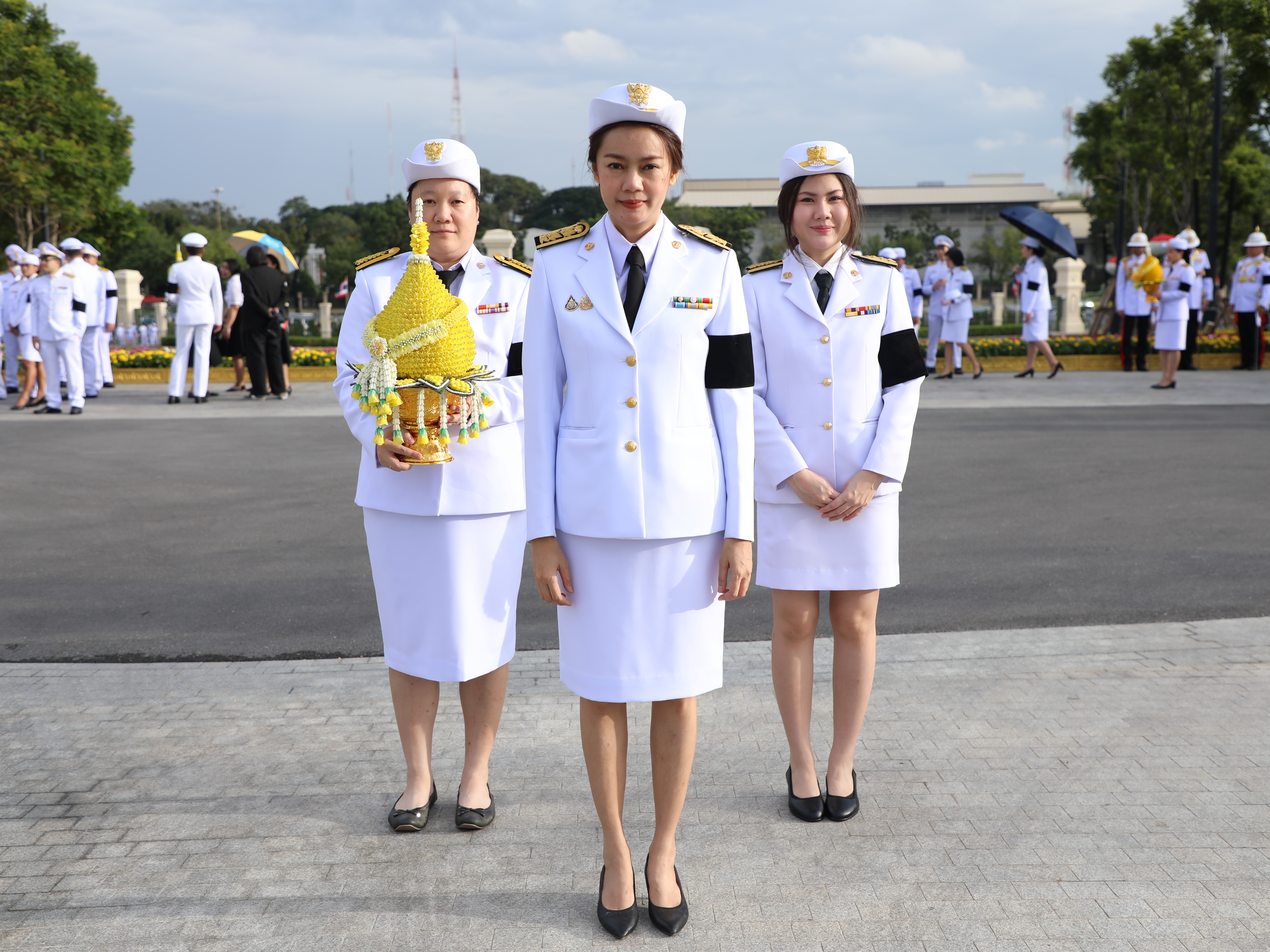 สำนักงานคณะกรรมการนโยบายรัฐวิสาหกิจ ร่วมพิธีวางพานพุ่มถวายบังคมพระบรมราชานุสาวรีย์พระบาทสมเด็จพระบรมชนกาธิเบศร มหาภูมิพลอดุลยเดชมหาราช บรมนาถบพิตร เนื่องในวันคล้ายวันพระราชสมภพ ประจำปีพุทธศักราช 2568