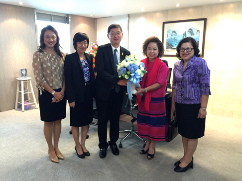 นางปานทิพย์ ศรีพิมล ที่ปรึกษาด้านพัฒนารัฐวิสาหกิจ สคร. พร้อมคณะผู้บริหาร ร่วมแสดงความยินดีในโอกาส นายพชร อนันตศิลป์ รองปลัดกระทรวงการคลัง เข้ารับตำแหน่งใหม่