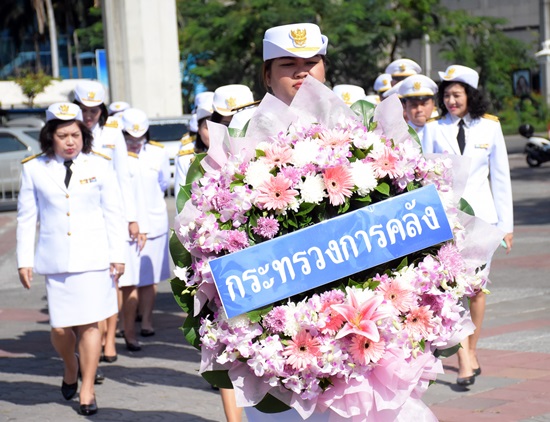 สคร.ร่วมพิธีวางพวงมาลาถวายราชสักการะพระบรมราชานุสรณ์ พระบาทสมเด็จพระมงกุฎเกล้าเจ้าอยู่หัว รัชกาลที่ 6