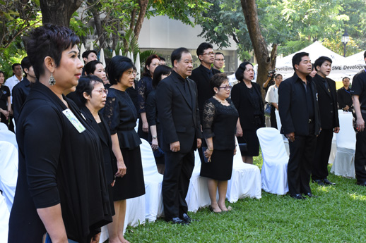 บรรยากาศการเปิดงานตลาดนัดกระทรวงการคลัง : ทำดีเพื่อพ่อ