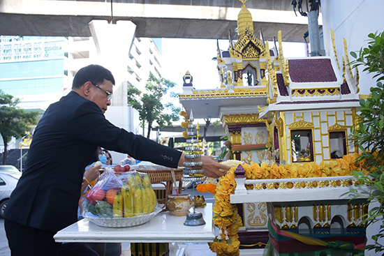 สักการะสิ่งศักดิ์สิทธิ์ประจำกระทรวงการคลัง เนื่องในวันคล้ายวันสถาปนา สคร. ครบรอบ 18 ปี