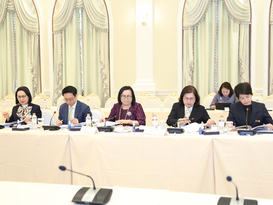 นายธิบดี วัฒนกุล ผู้ตรวจราชการกระทรวงการคลัง รักษาราชการแทนผู้อำนวยการสำนักงานคณะกรรมการนโยบายรัฐวิสาหกิจ (สคร.) เผยผลการประชุมคณะกรรมการนโยบายรัฐวิสาหกิจ (คนร.) ครั้งที่ 2/2566