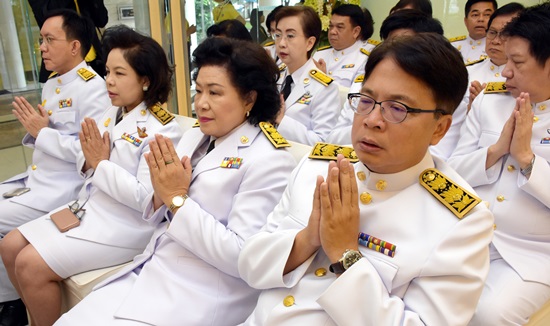 สคร.เข้าร่วมถวายภัตตาหารเช้าแด่พระสงฆ์เพื่อถวายเป็นพระราชกุศลเนื่องในวันเฉลิมพระชนมพรรษา สมเด็จพระเจ้าอยู่หัว 66 พรรษา 