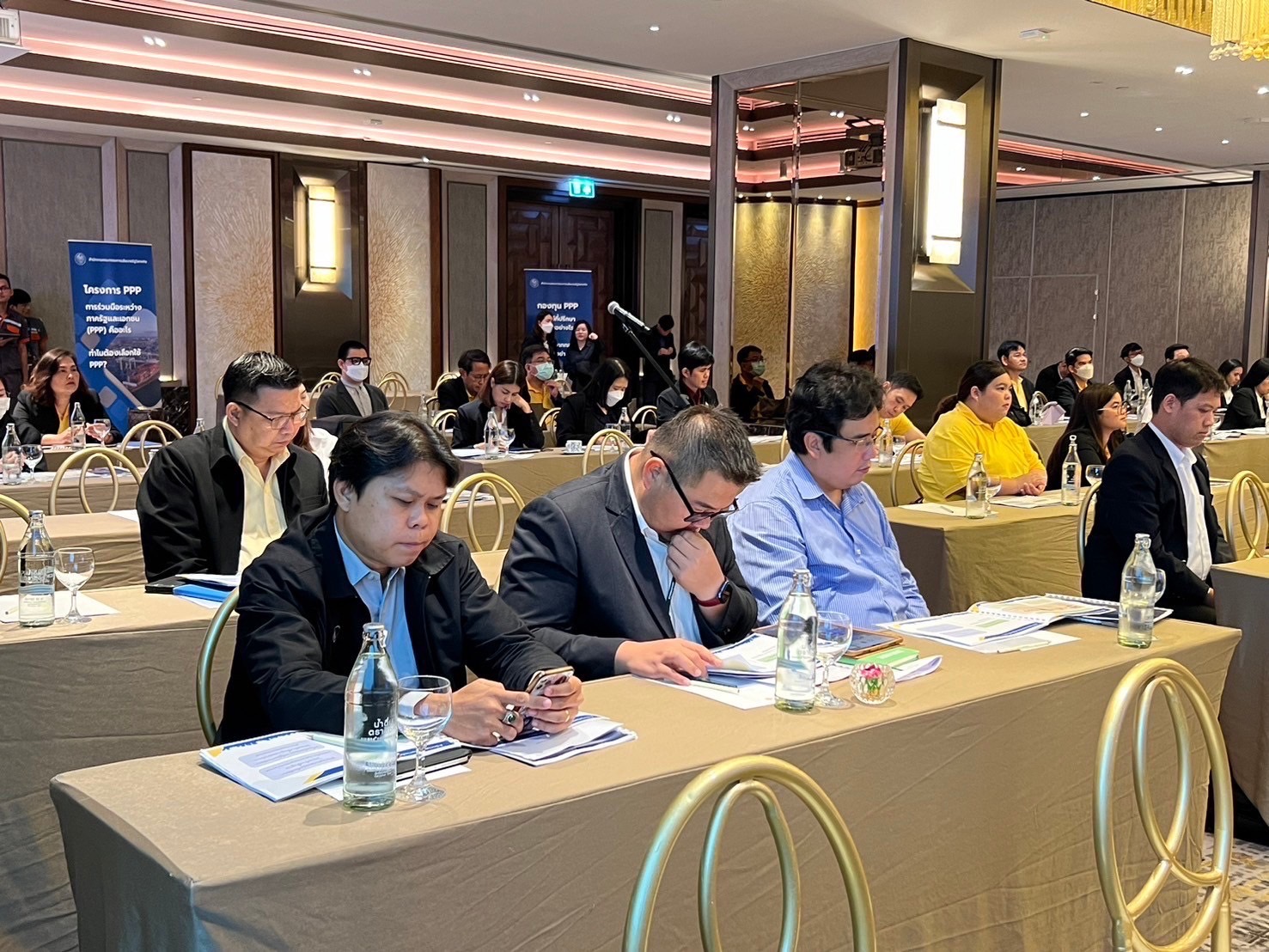 สำนักงานคณะกรรมการนโยบายรัฐวิสาหกิจ (สคร.) ได้จัดการอบรมเชิงปฏิบัติการเกี่ยวกับการร่วมลงทุนระหว่างรัฐและเอกชน