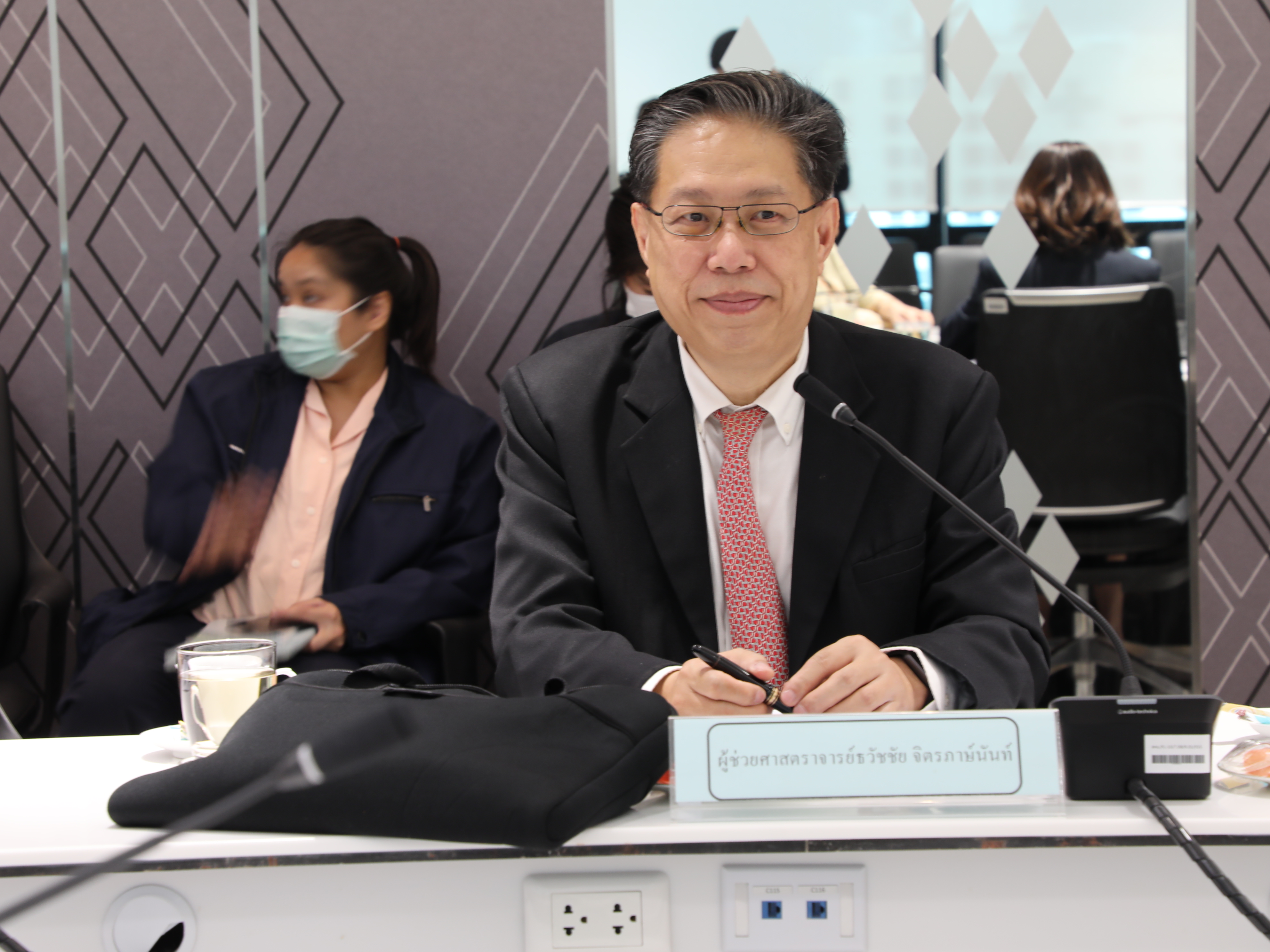       สำนักงานคณะกรรมการนโยบายรัฐวิสาหกิจ (สคร.) ได้จัดการประชุมคณะกรรมการประเมินผลการดำเนินงานรัฐวิสาหกิจ ครั้งที่ 8/2567 