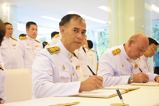 สคร.ร่วมพิธีทำบุญตักบาตรพระสงฆ์และพิธีลงนามถวายพระพร เนื่องในโอกาสวันเฉลิมพระชนมพรรษา สมเด็จพระบรมราชชนนีพันปีหลวง