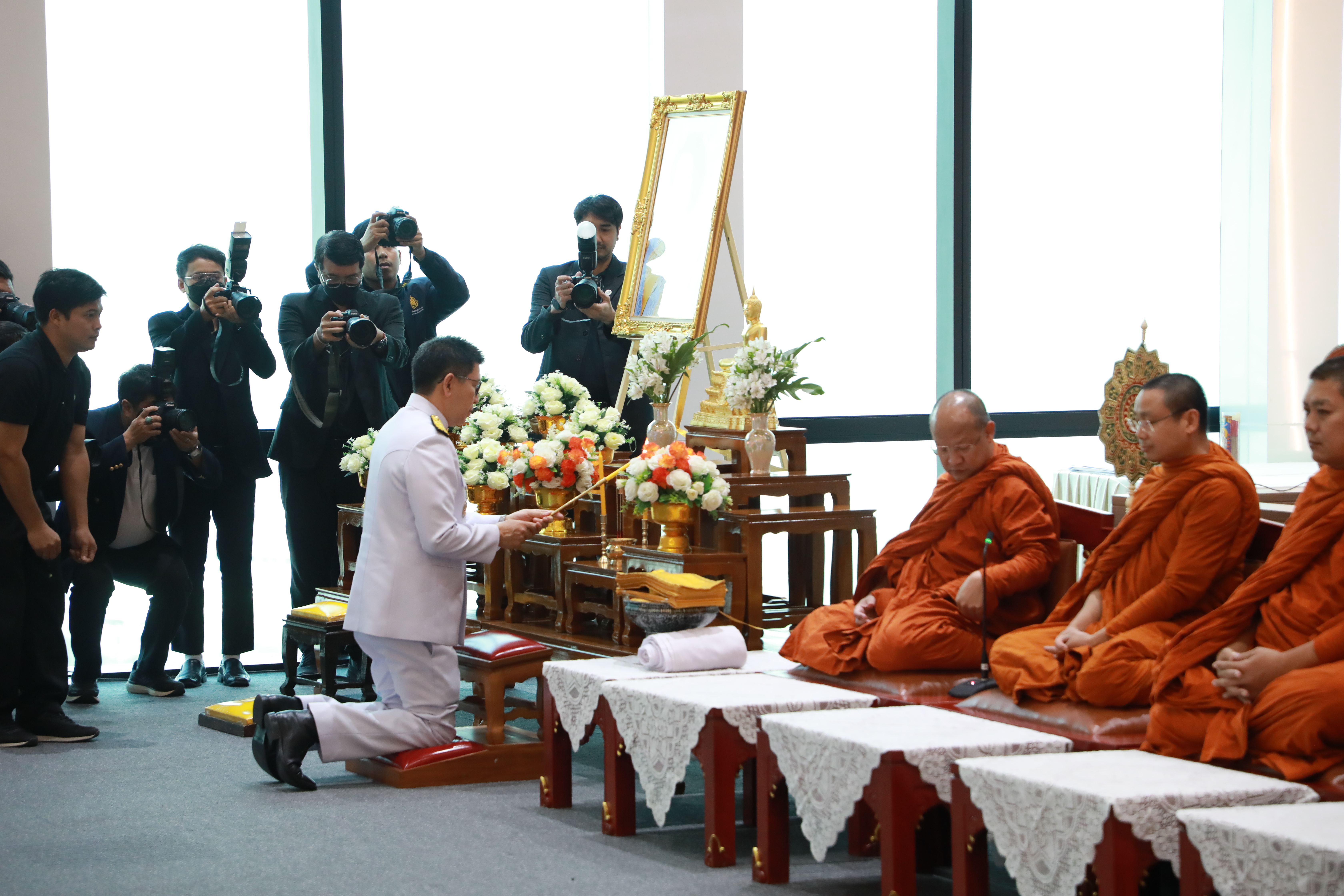 สำนักงานคณะกรรมการนโยบายรัฐวิสาหกิจ ร่วมพิธีบำเพ็ญกุศลสตมวาร (ครบ 100 วัน) เพื่อถวายเป็นพระราชกุศลแด่สมเด็จพระนางเจ้าสิริกิติ์ พระบรมราชินีนาถ พระบรมราชชนนีพันปีหลวง