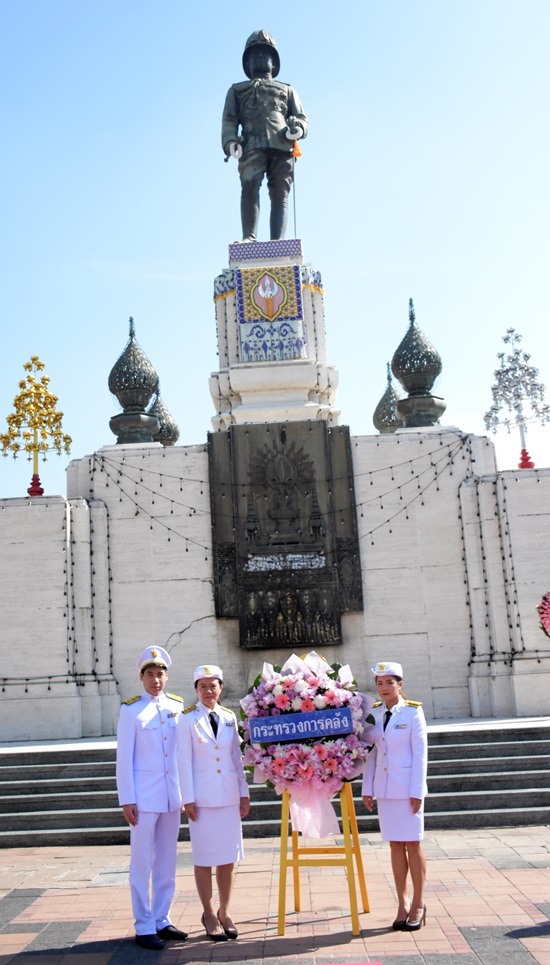 สคร.ร่วมพิธีวางพวงมาลาถวายราชสักการะพระบรมราชานุสรณ์ พระบาทสมเด็จพระมงกุฎเกล้าเจ้าอยู่หัว รัชกาลที่ 6