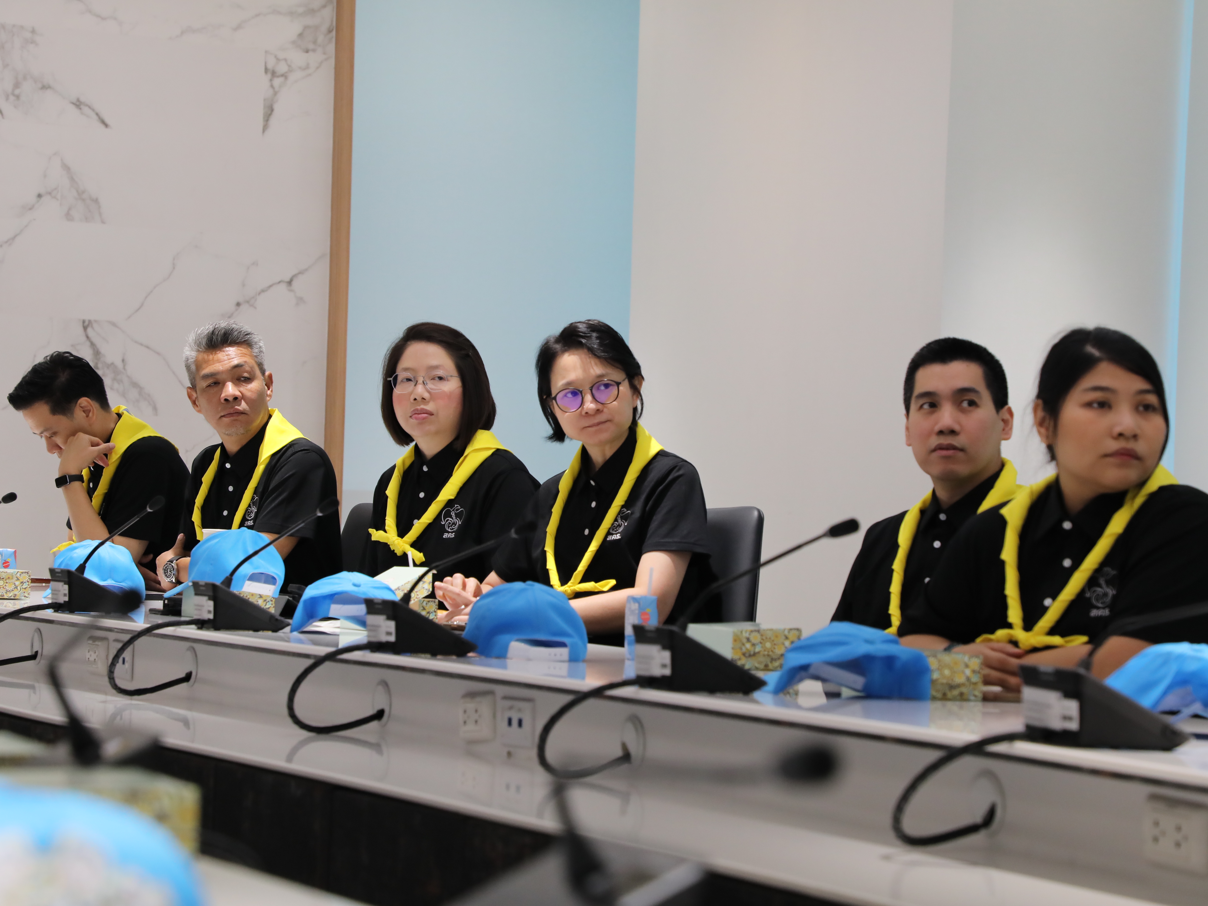 สำนักงานคณะกรรมการนโยบายรัฐวิสาหกิจ จัดพิธีรับมอบสิ่งของพระราชทาน หมวก และผ้าพันคอจิตอาสาพระราชทาน และการฝึกอบรมในหัวข้อ 