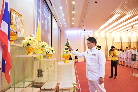 สคร.ร่วมพิธีทำบุญตักบาตรพระสงฆ์ ถวายสัตย์ปฏิญาณเพื่อเป็นข้าราชการที่ดีและพิธีลงนามถวายพระพร เนื่องในวันเฉลิมพระชนมพรรษาพระบาทสมเด็จพระวชิรเกล้าเจ้าอยู่หัว