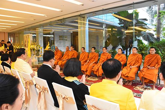 สคร. ร่วมพิธีทำบุญตักบาตรเนื่องในโอกาสขึ้นปีใหม่ ประจำปี 2563 ของกระทรวงการคลัง