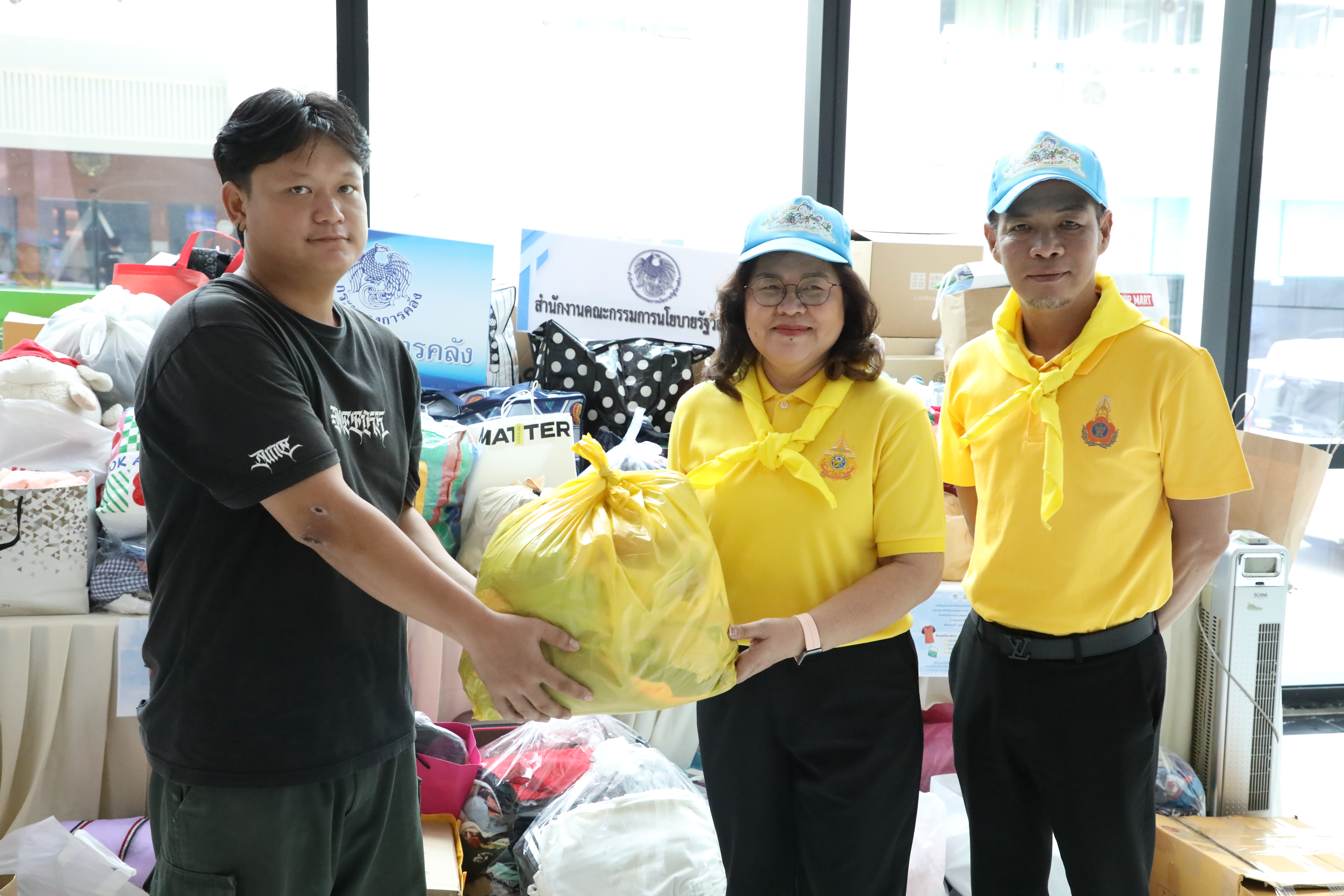 สำนักงานคณะกรรมการนโยบายรัฐวิสาหกิจ (สคร.) ร่วมกับกระทรวงการคลัง จัดกิจกรรมจิตอาสาบำเพ็ญสาธารณประโยชน์และบำเพ็ญสาธารณกุศลเฉลิมพระเกียรติ สมเด็จพระนางเจ้าฯ พระบรมราชินี 