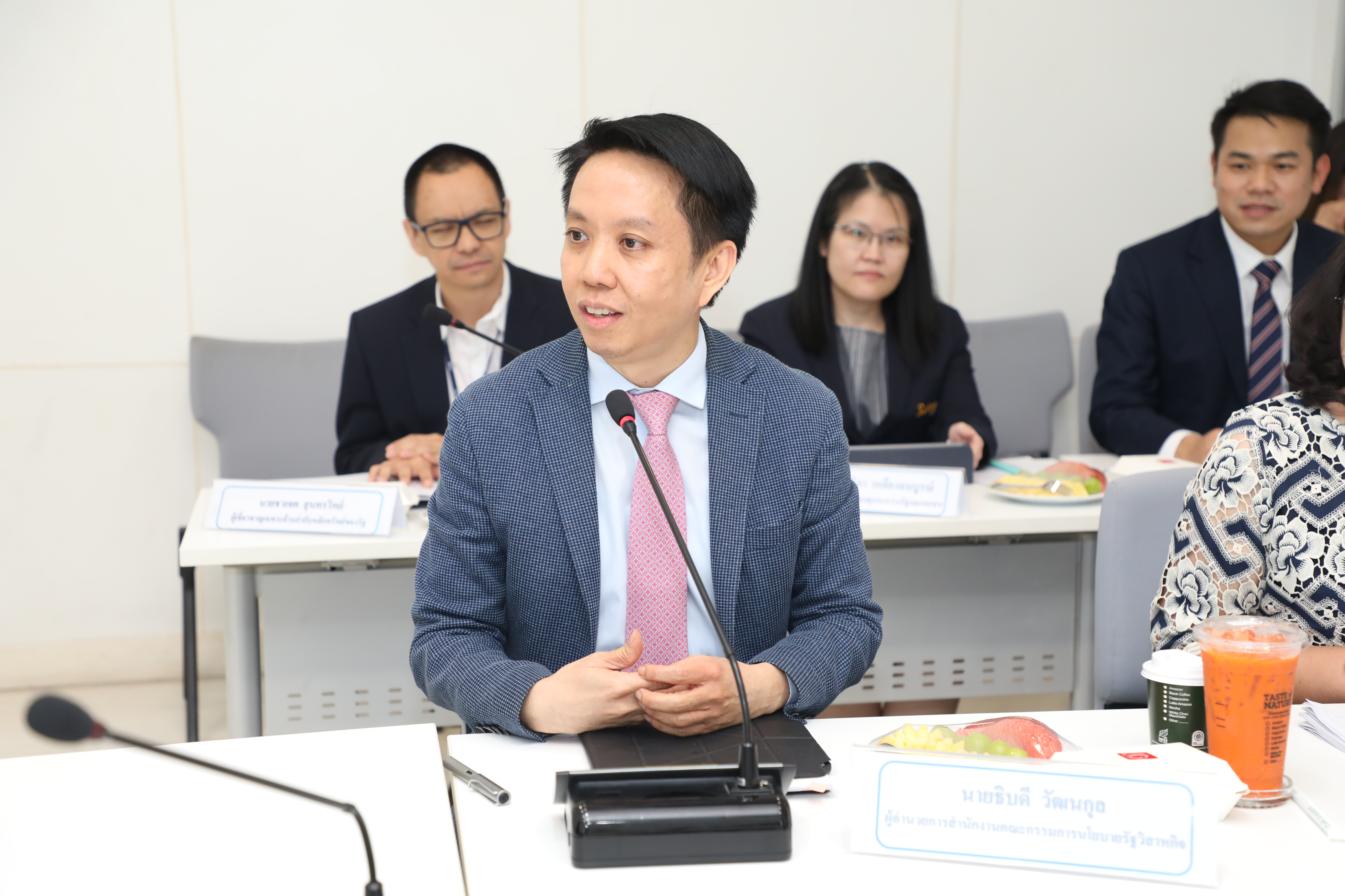 นายเผ่าภูมิ โรจนสกุล เลขานุการรัฐมนตรีว่าการกระทรวงการคลัง เข้าตรวจเยี่ยมพร้อมมอบนโยบายการปฏิบัติงานให้กับ สคร.