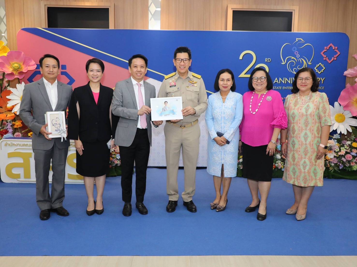 สำนักงานคณะกรรมการนโยบายรัฐวิสาหกิจ (สคร.) เข้าสักการะสิ่งศักดิ์สิทธิ์ประจำกระทรวงการคลัง และสิ่งศักดิ์สิทธิ์ประจำ สคร. เนื่องในโอกาสวันคล้ายวันสถาปนา สคร. ครบรอบ 23 ปี 