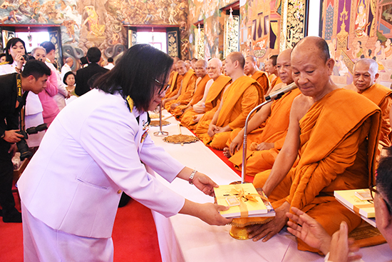 สคร. ร่วมพิธีถวายผ้าพระกฐินพระราชทานกระทรวงการคลัง ประจำปี พ.ศ. 2562