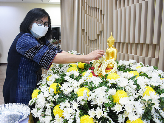 สคร. จัดกิจกรรมสรงน้ำพระพุทธรูปประจำ สคร. เนื่องในเทศกาลวันสงกรานต์ พ.ศ. 2565