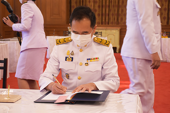 สคร. ร่วมถวายแจกันดอกไม้และลงนามถวายพระพรสมเด็จพระกนิษฐาธิราชเจ้า กรมสมเด็จพระเทพรัตนราชสุดาฯ สยามบรมราชกุมาร