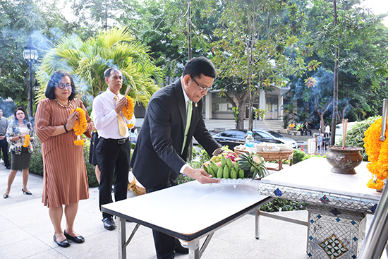 สักการะสิ่งศักดิ์สิทธิ์ประจำกระทรวงการคลัง เนื่องในวันคล้ายวันสถาปนา สคร. ครบรอบ 17 ปี