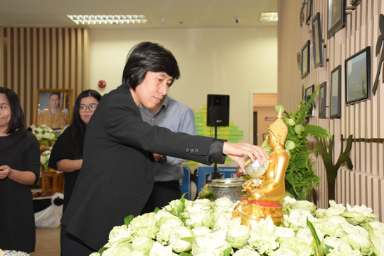สคร. สรงน้ำพระพุทธรูปประจำ สคร. เนื่องในวันสงกรานต์
