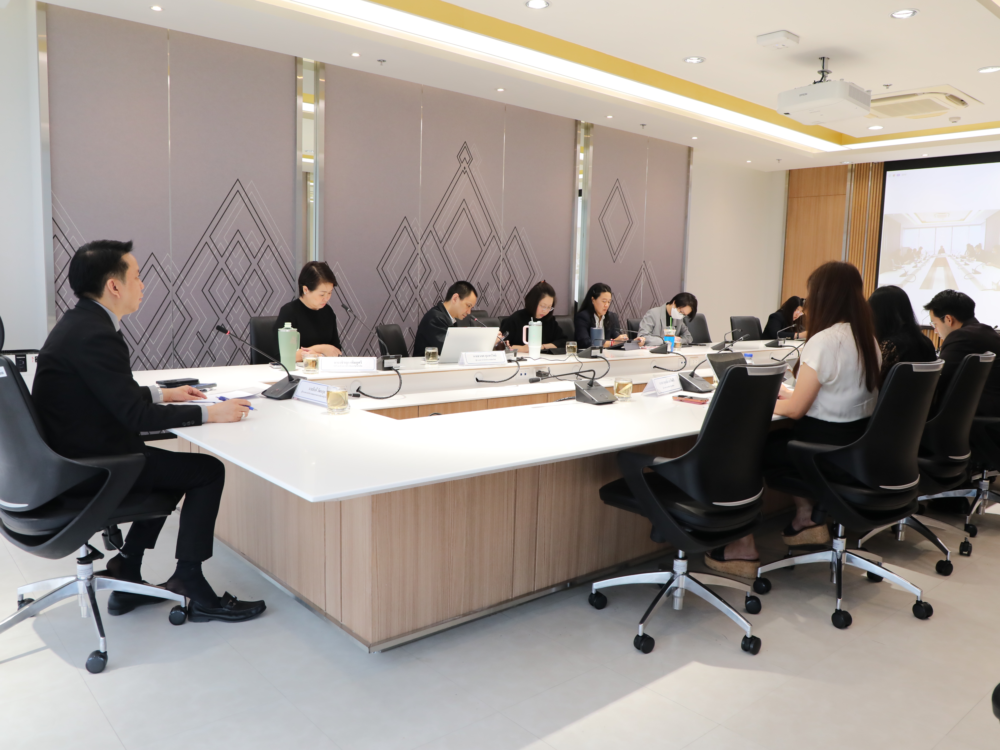สำนักงานคณะกรรมการนโยบายรัฐวิสาหกิจ จัดการประชุมติดตามความคืบหน้าการระดมทุนผ่านกองทุนรวมโครงสร้างพื้นฐาน