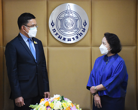 สคร. ร่วมแสดงความยินดีกับนายประภาศ คงเอียดเนื่องในโอกาสเข้าดำรงตำแหน่งอธิบดีกรมธนารักษ์