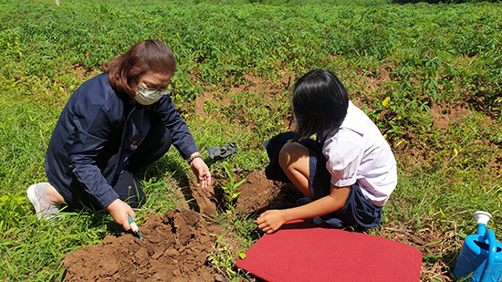 สคร. ร่วมบริจากสิ่งของเเละทุนการศึกษาเเก่โรงเรียนบ้านพุบอน อำเภอบ้านไร่ จังหวัดอุทัยธานี เมื่อวันที่ 13 มิถุนายน 2565