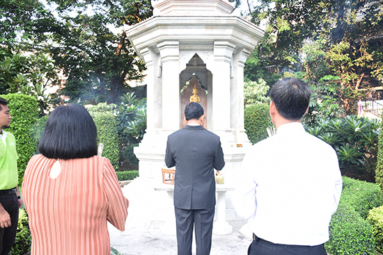 สักการะสิ่งศักดิ์สิทธิ์ประจำกระทรวงการคลัง เนื่องในวันคล้ายวันสถาปนา สคร. ครบรอบ 17 ปี