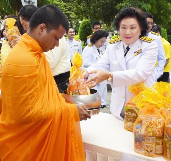 สคร.เข้าร่วมถวายภัตตาหารเช้าแด่พระสงฆ์เพื่อถวายเป็นพระราชกุศลเนื่องในวันเฉลิมพระชนมพรรษา สมเด็จพระเจ้าอยู่หัว 66 พรรษา 