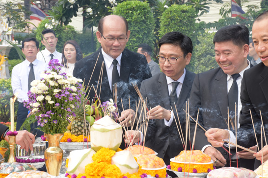 สคร. ร่วมสักการะสิ่งศักดิ์สิทธิ์ประจำกระทรวงการคลังเนื่องในโอกาสครบรอบ 142 ปี