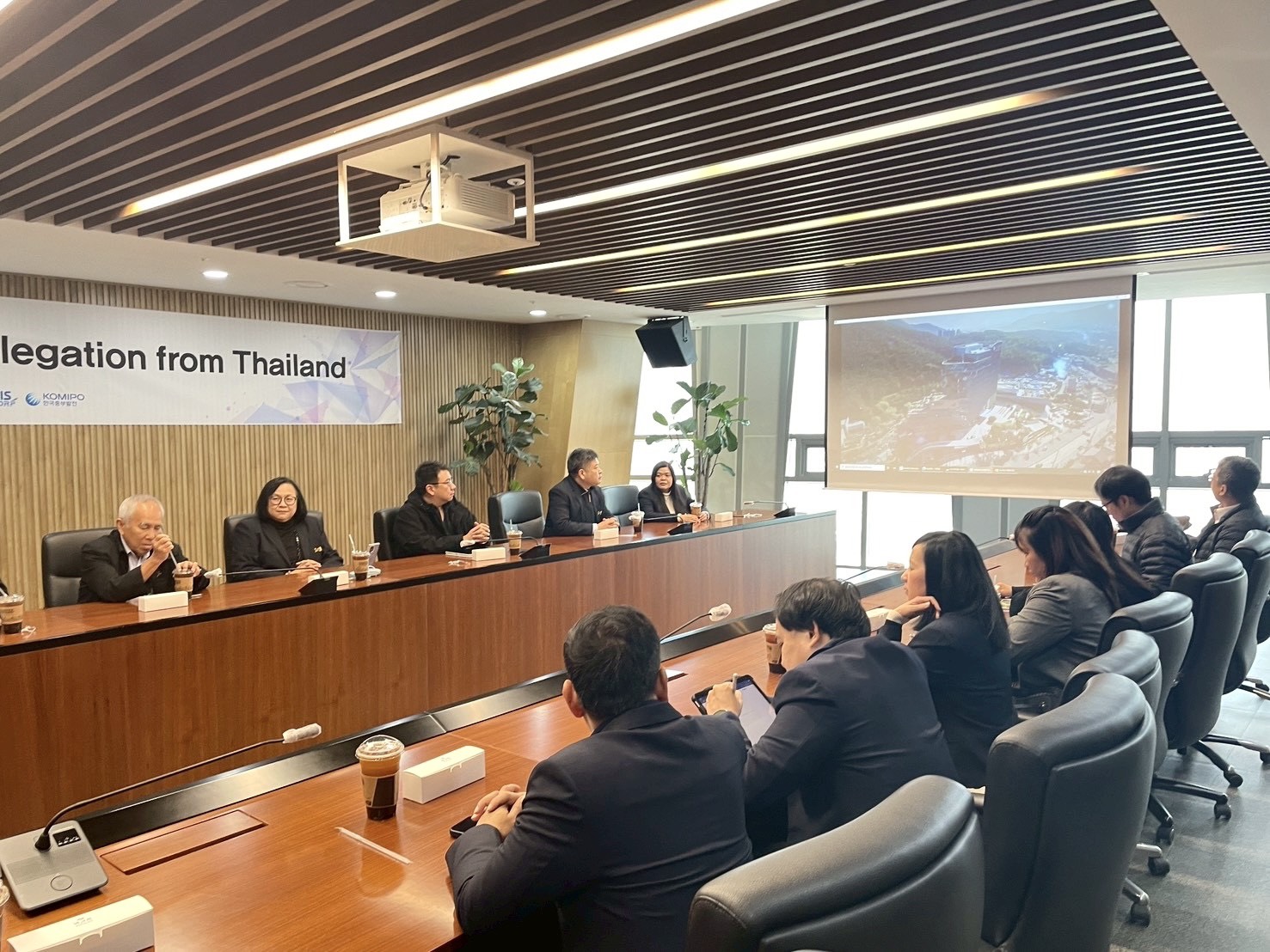 สำนักงานคณะกรรมการนโยบายรัฐวิสาหกิจ เข้าร่วมสัมมนาแลกเปลี่ยนองค์ความรู้ด้านระบบการกำกับดูแลหน่วยงานภาครัฐ ระบบค่าตอบแทนกรรมการและผู้บริหารของรัฐวิสาหกิจ ณ สาธารณรัฐเกาหลี