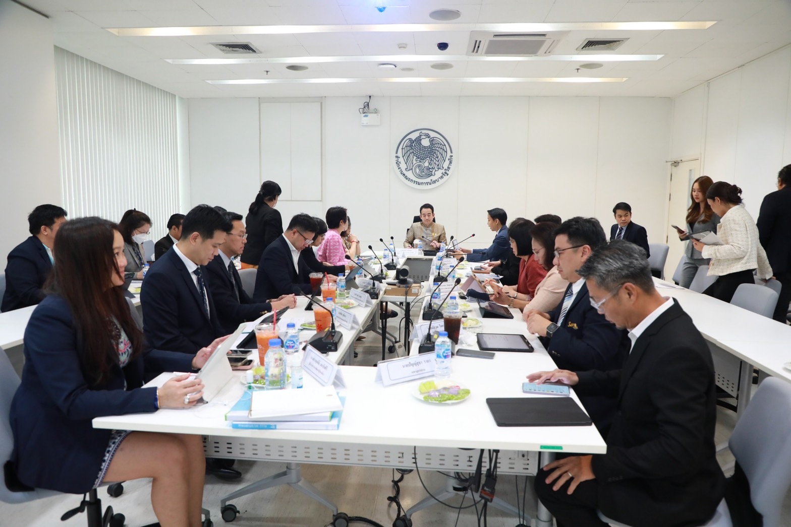 นายเผ่าภูมิ โรจนสกุล รัฐมนตรีช่วยว่าการกระทรวงการคลัง เข้าตรวจเยี่ยมพร้อมมอบนโยบายการปฏิบัติงานให้กับ สคร.