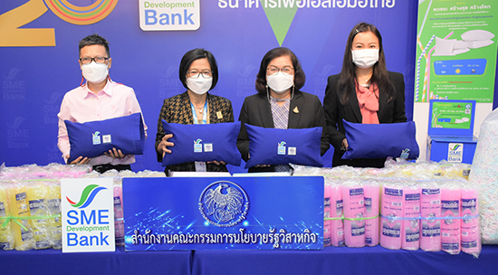 สคร. ร่วมกับ ธพว. ดำเนินโครงการจิตอาสาโดยร่วมบริจาคหลอดน้ำดื่มพลาสติก เพื่อใช้ทำหมอนสุขภาพสำหรับมอบให้กับผู้ป่วยติดเตียง ณ โรงพยาบาลทหารผ่านศึก 