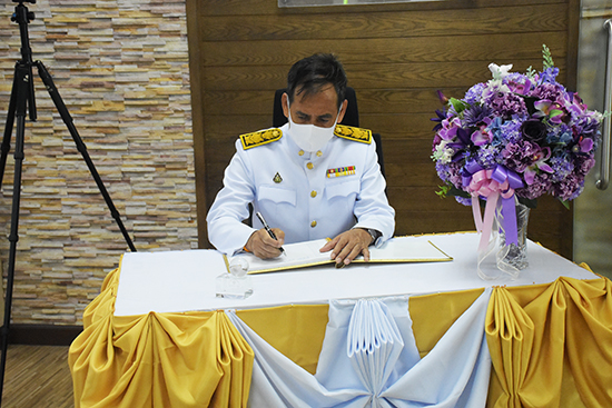 สคร. จัดพิธีลงนามถวายพระพรสมเด็จพระนางเจ้า ฯ พระบรมราชินี