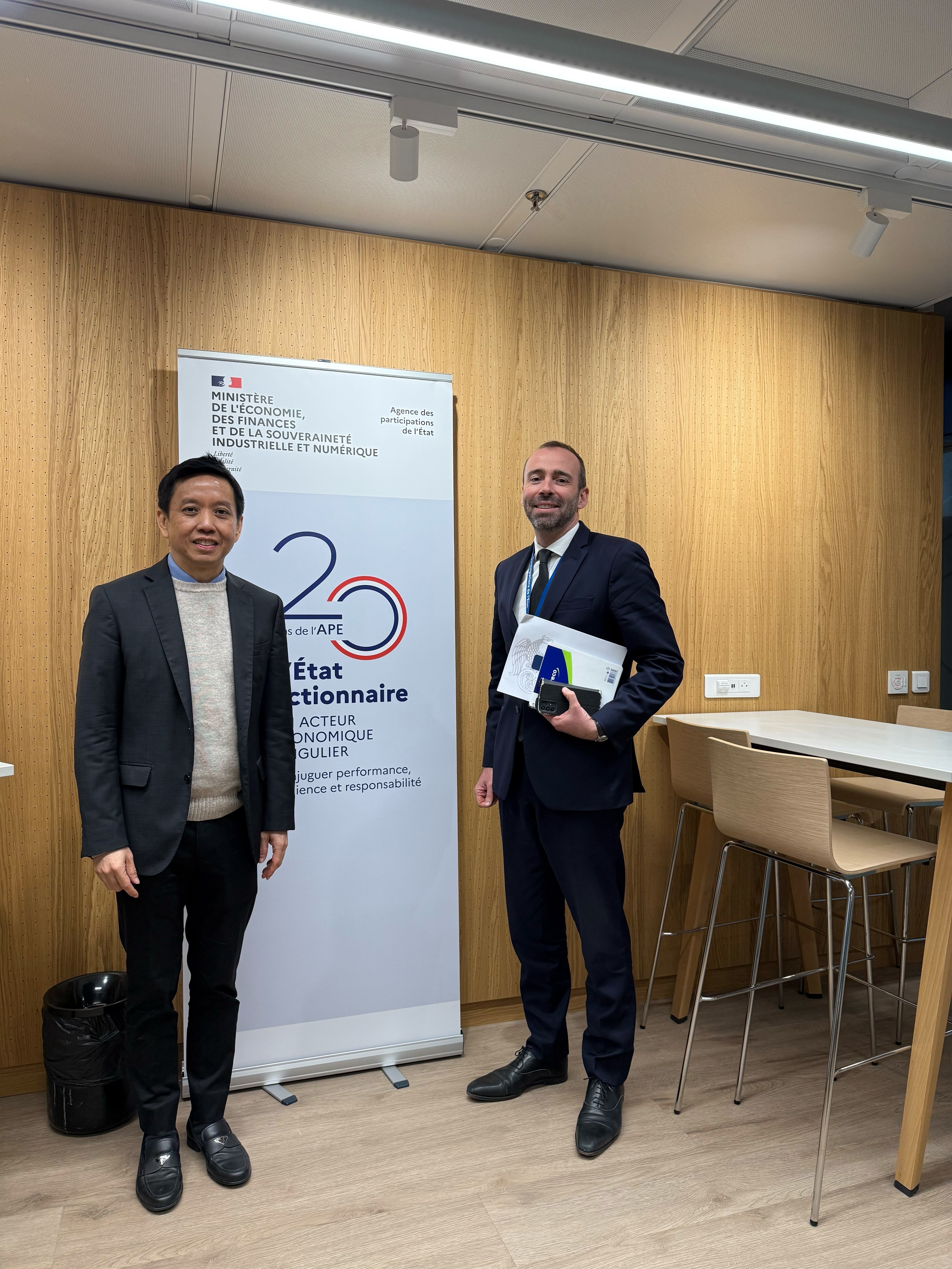 สคร. เข้าพบและแลกเปลี่ยนประสบการณ์การกำกับดูแลและพัฒนารัฐวิสาหกิจและหลักทรัพย์ของรัฐกับหน่วยงาน Agence des participations de l'État ประเทศฝรั่งเศส 