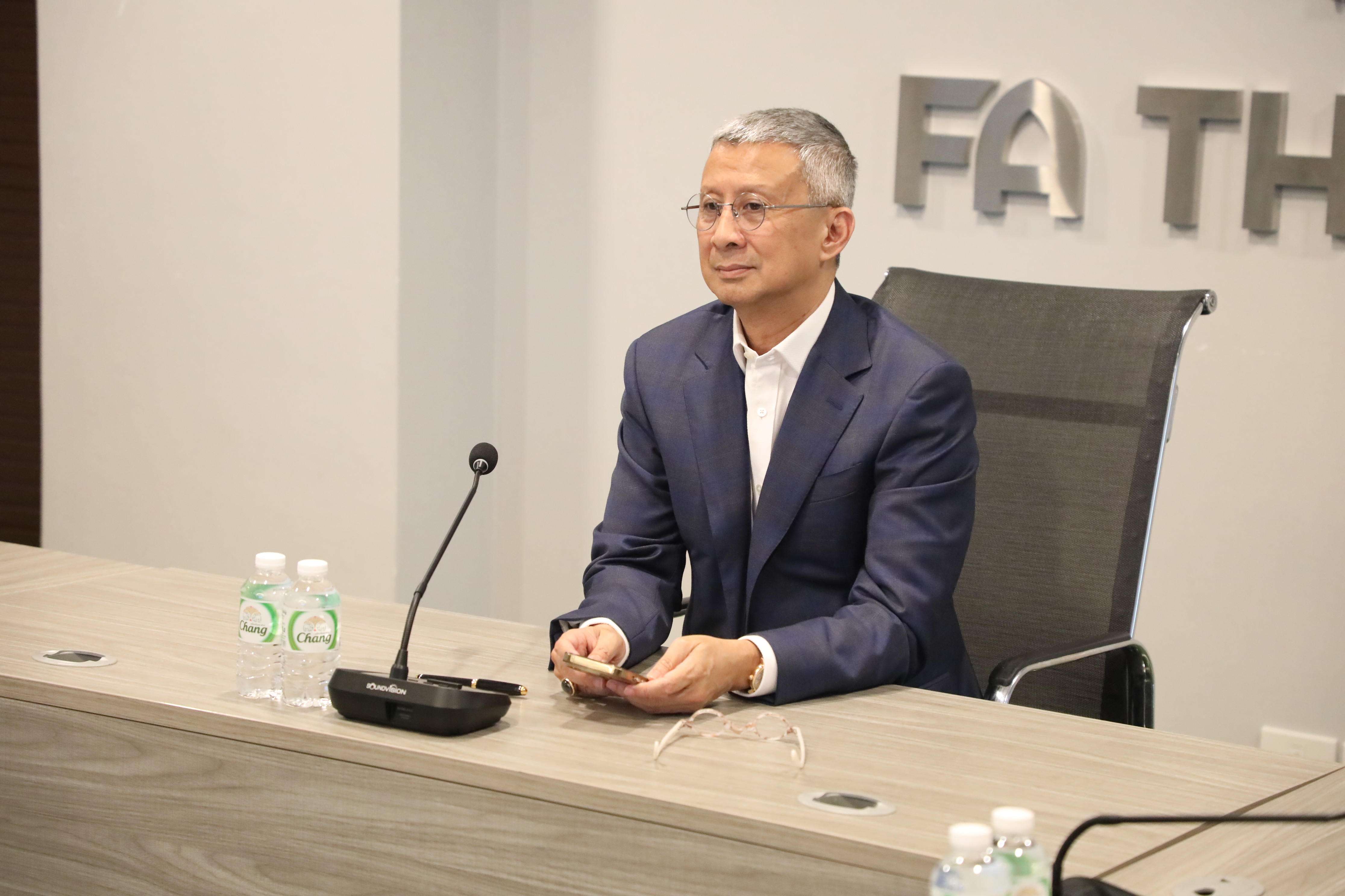 สำนักงานคณะกรรมการนโยบายรัฐวิสาหกิจ (สคร.) ได้จัดประชุมหารือการพิจารณาจัดการสนับสนุนสมาคมกีฬาฟุตบอลแห่งประเทศไทย 