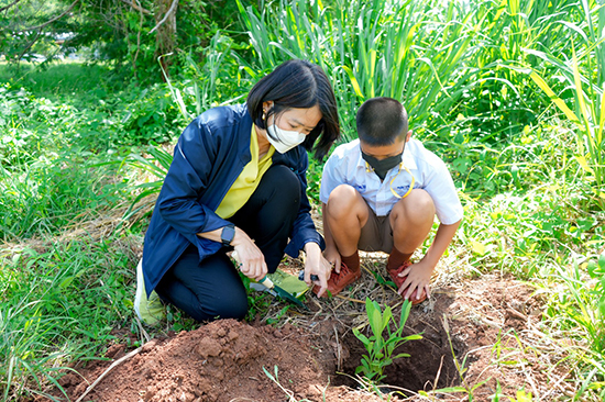 สคร. ร่วมบริจากสิ่งของเเละทุนการศึกษาเเก่โรงเรียนบ้านพุบอน อำเภอบ้านไร่ จังหวัดอุทัยธานี เมื่อวันที่ 13 มิถุนายน 2565