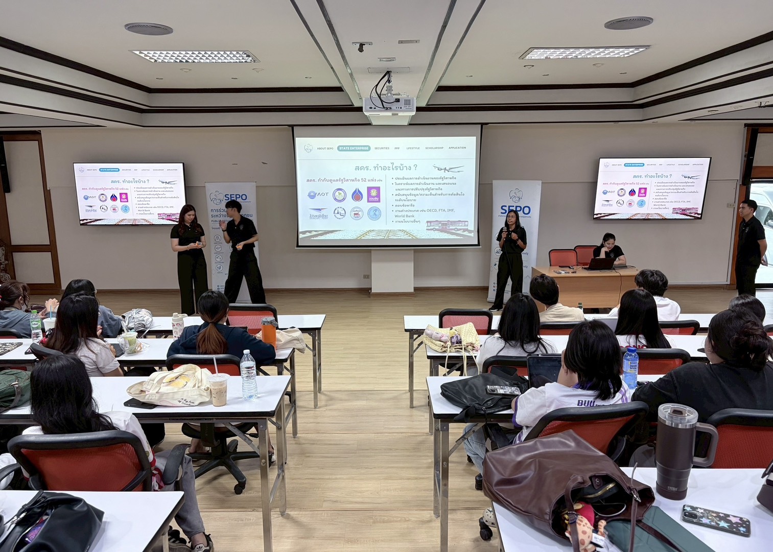 สำนักงานคณะกรรมการนโยบายรัฐวิสาหกิจ ได้จัดกิจกรรม Campus Tour แก่นักศึกษาชั้นปีที่ 3-4 ภาควิชาเศรษฐศาสตร์ คณะมนุษยศาสตร์และสังคมศาสตร์ มหาวิทยาลัยบูรพา