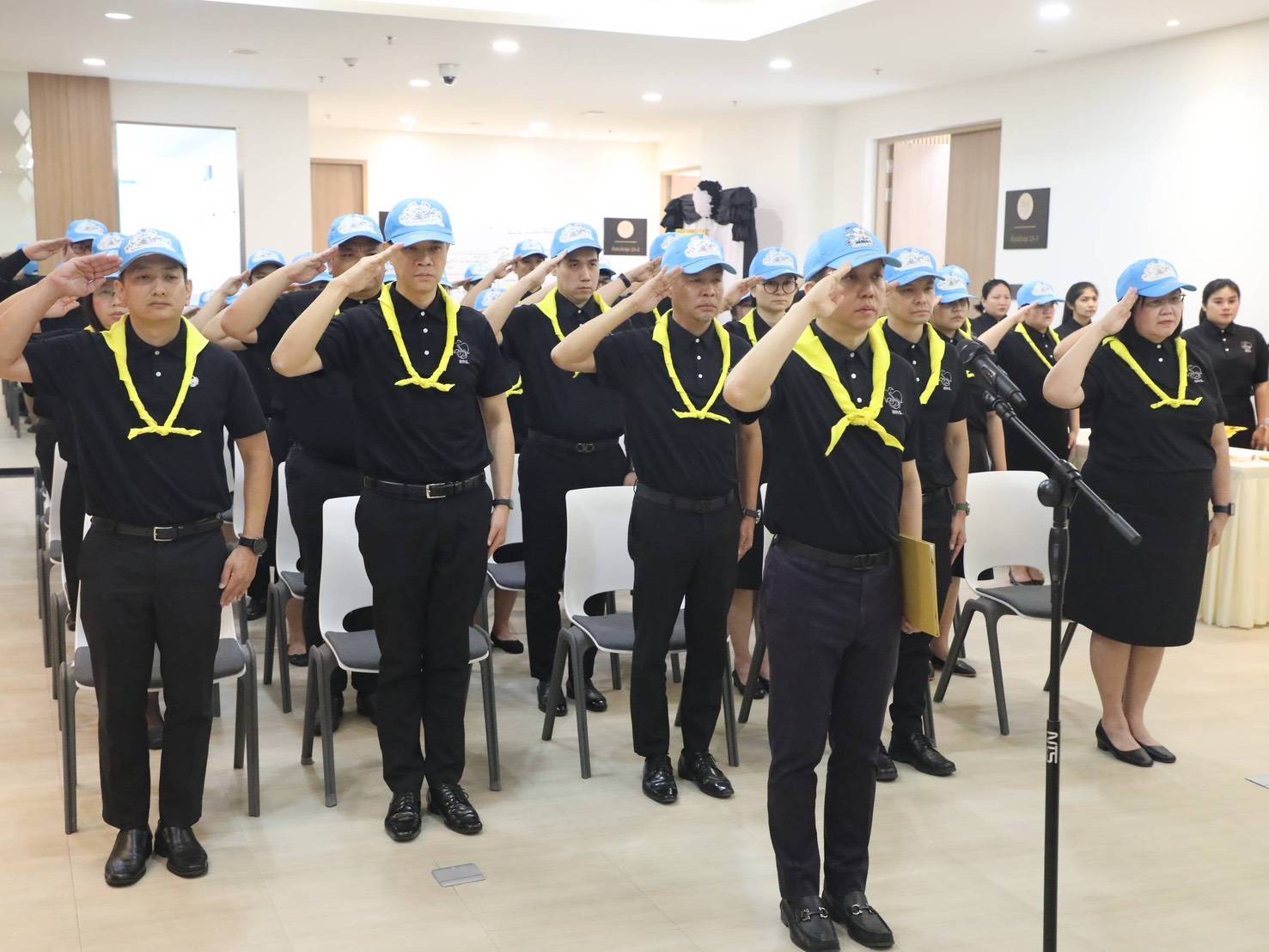 สำนักงานคณะกรรมการนโยบายรัฐวิสาหกิจ จัดพิธีรับมอบสิ่งของพระราชทาน หมวก และผ้าพันคอจิตอาสาพระราชทาน และการฝึกอบรมในหัวข้อ 