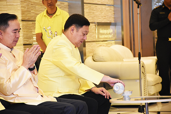 สคร. ร่วมพิธีทำบุญตักบาตรเนื่องในโอกาสขึ้นปีใหม่ ประจำปี 2563 ของกระทรวงการคลัง