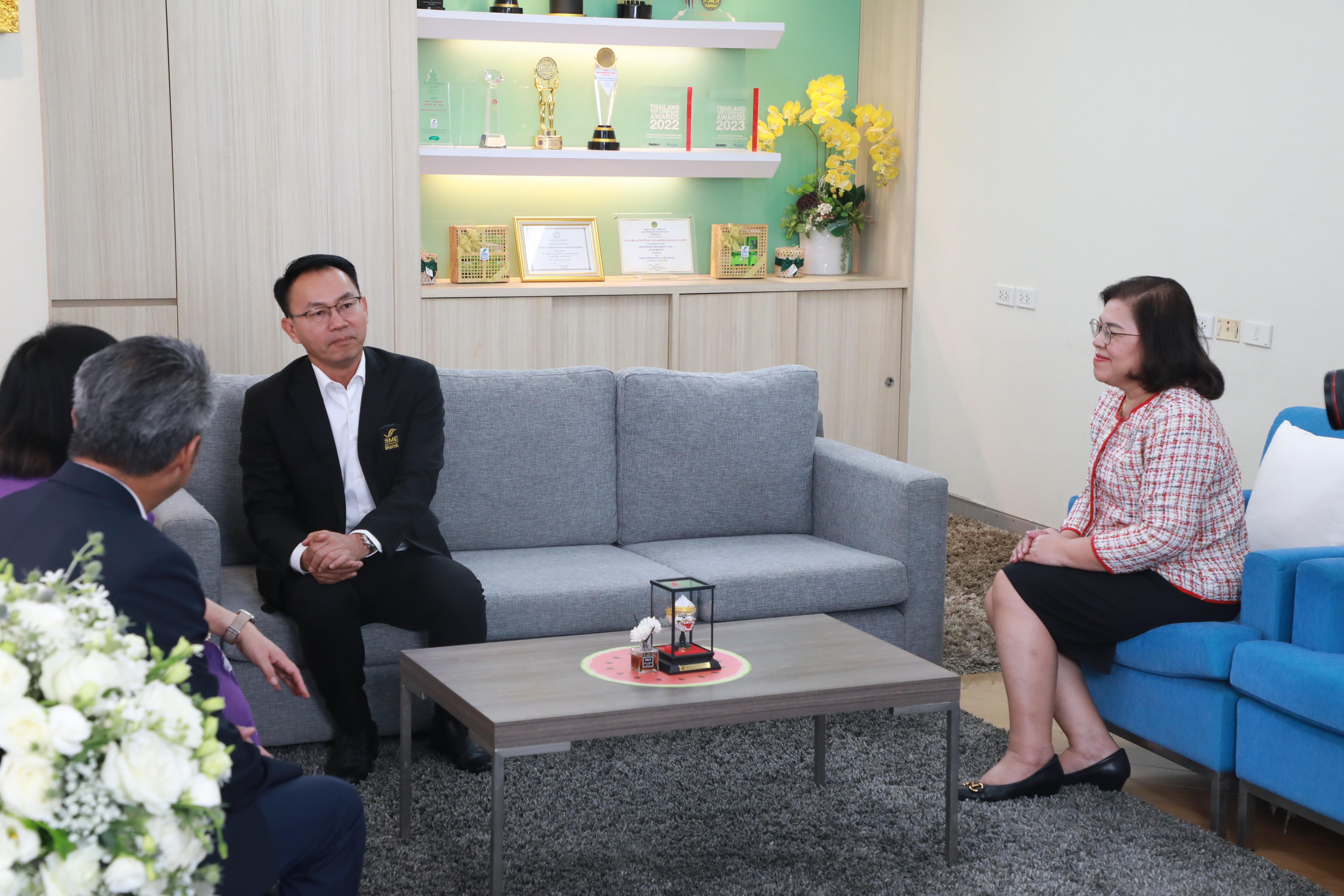 สำนักงานคณะกรรมการนโยบายรัฐวิสาหกิจ (สคร.) เข้าร่วมแสดงความยินดีกับ นายพิชิต มิทราวงศ์ เนื่องในโอกาสดำรงตำแหน่งกรรมการผู้จัดการธนาคารพัฒนาวิสาหกิจขนาดกลางและขนาดย่อมแห่งประเทศไทย 