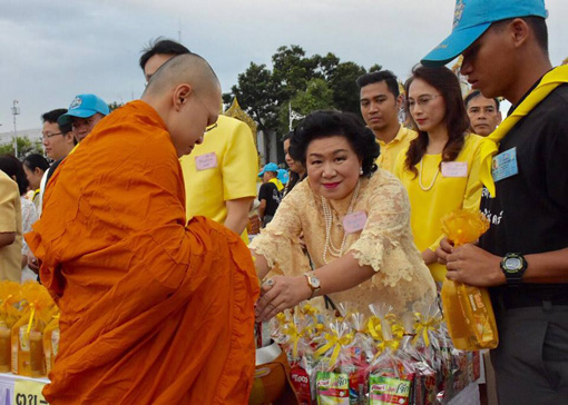 สคร. ร่วมพิธีทำบุญตักบาตรถวายพระราชกุศล