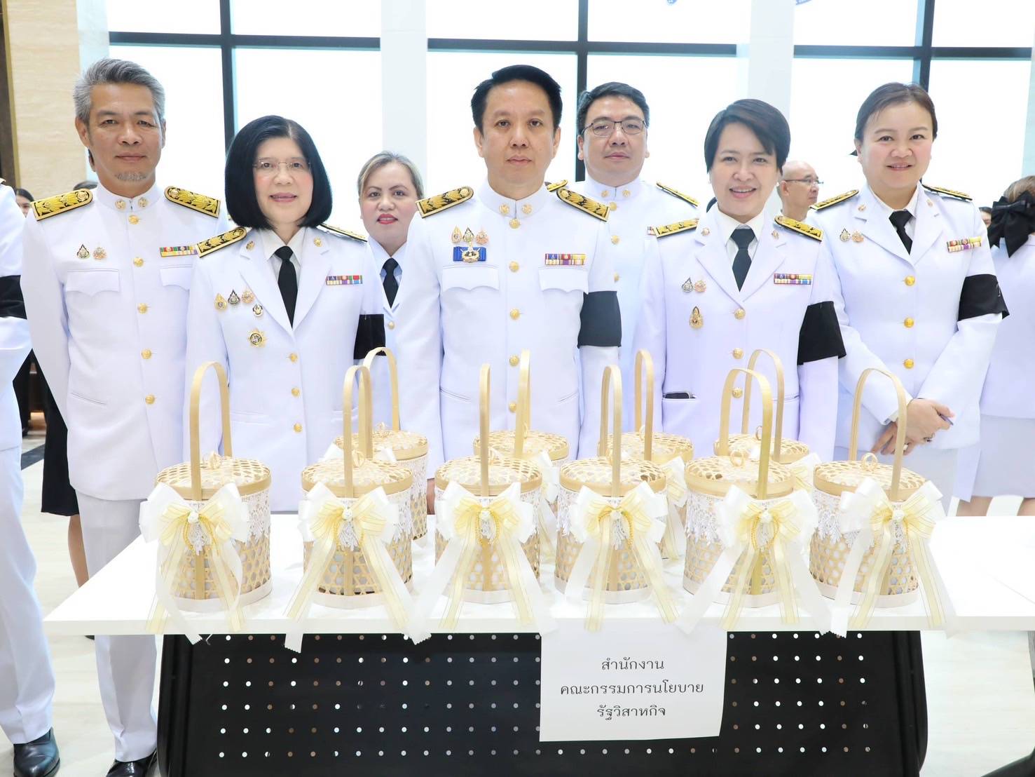 สำนักงานคณะกรรมการนโยบายรัฐวิสาหกิจ เข้าร่วมพิธีบำเพ็ญกุศลปัณรสมวาร (ครบ 15 วัน) พิธีเจริญพระพุทธมนต์ และทำบุญตักบาตรพระสงฆ์ เพื่อถวายเป็นพระราชกุศลแด่สมเด็จพระนางเจ้าสิริกิติ์ พระบรมราชินีนาถ พระบรมราชชนนีพันปีหลวง