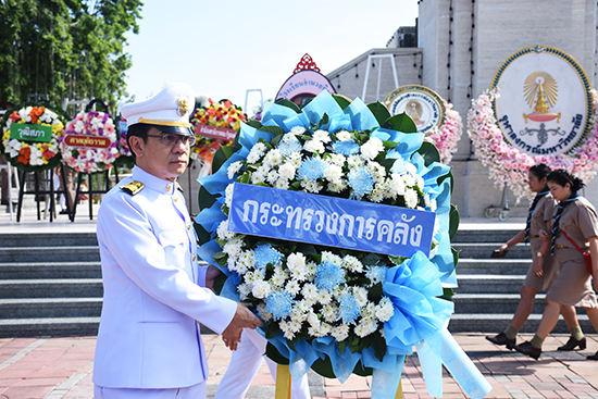 สคร. ร่วมถวายพวงมาลาพระบรมราชานุสรณ์รัชกาลที่ 6 เนื่องในวันคล้ายวันสวรรคต