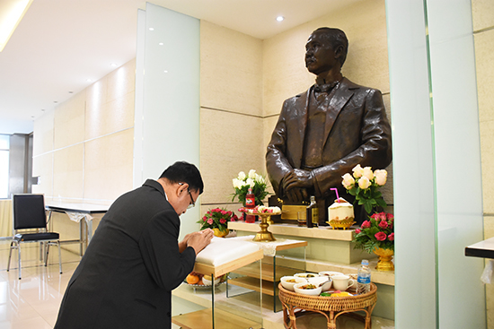 สักการะสิ่งศักดิ์สิทธิ์ประจำกระทรวงการคลัง เนื่องในวันคล้ายวันสถาปนา สคร. ครบรอบ 17 ปี